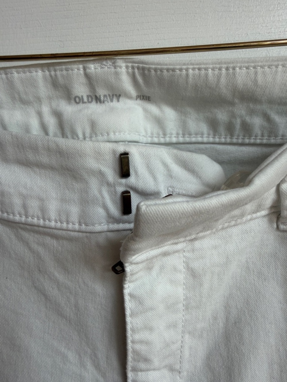 Old Navy White Pixie Pants - Picture 2 of 4